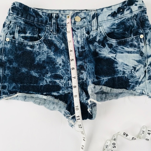 💌SOLD💌Tie-dye Jean Cutoff Shorts - Picture 6 of 6
